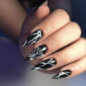 Mẫu nail cá tính với cách phối 2 màu sơn trắng và đen hiện đại