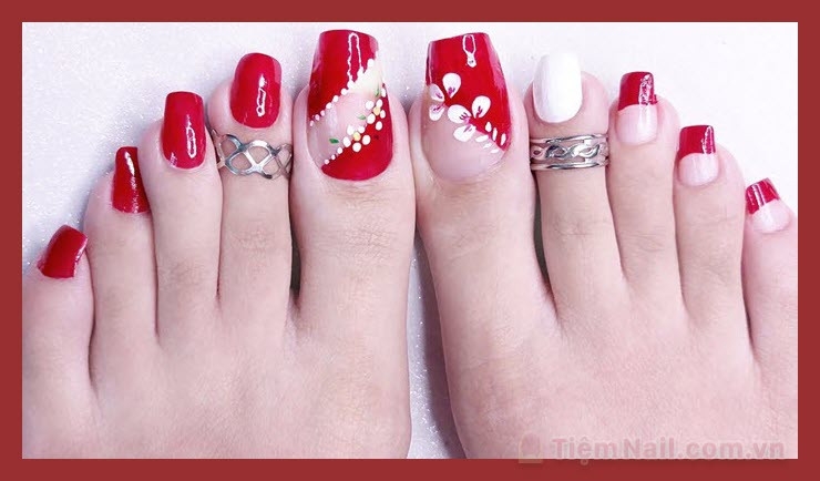 Mẫu nail chân đẹp màu đỏ tươi
