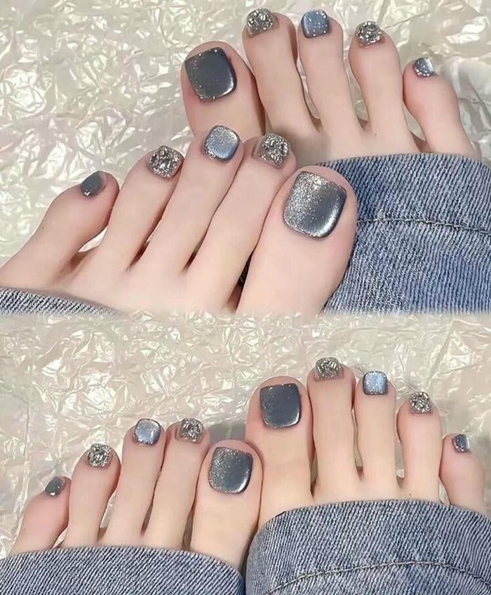 Mẫu nail chân mắt mèo ánh trăng xanh ngọc sáng da