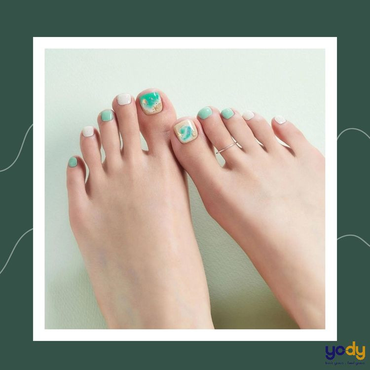 Mẫu nail chân xanh đen Ombre thanh lịch