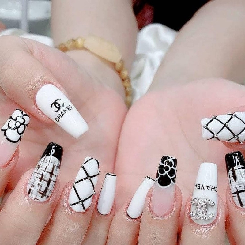 Mẫu nail Chanel đẹp với thiết kế tinh xảo và sang trọng