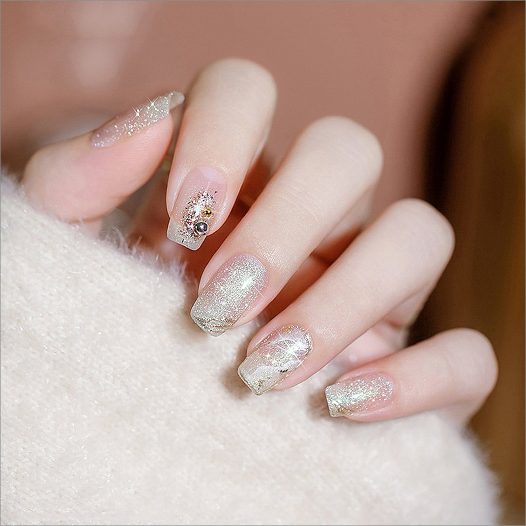 mẫu nail cô dâu kim tuyến