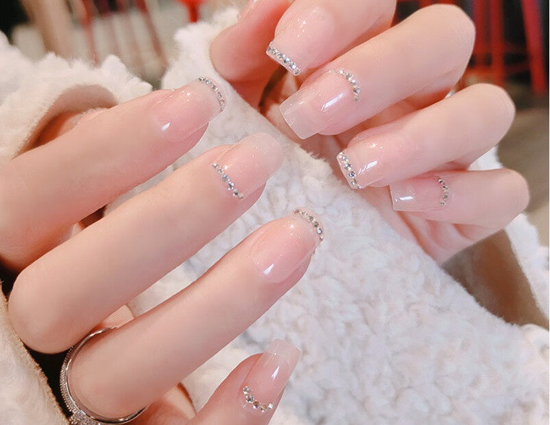 mẫu nail cô dâu nhẹ nhàng