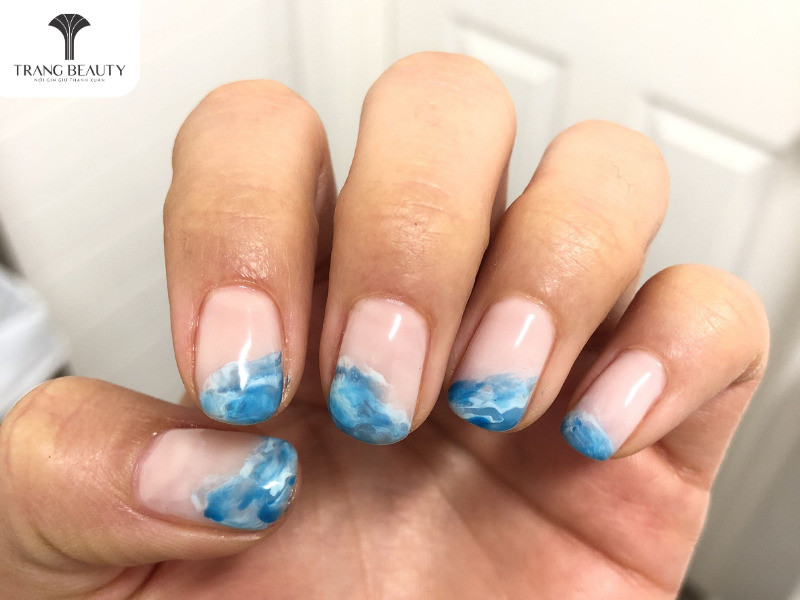 Sơn Móng Tay Đi Biển: Khám Phá Hơn 50 Mẫu Nail Đẹp Nổi Bật Mùa Hè Mẫu nail đi biển họa tiết sóng biển phối màu hồng dịu dàng