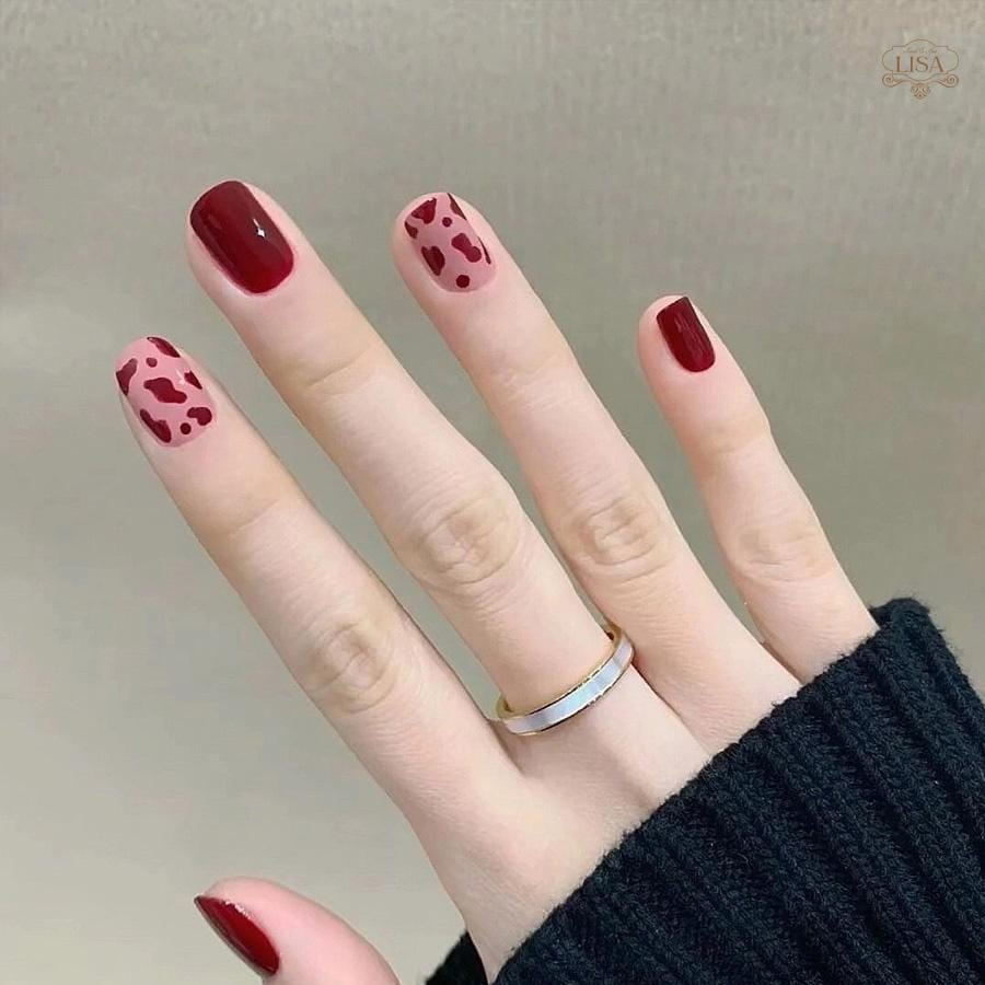 Mẫu nail đỏ cổ điển cho Tết rực rỡ