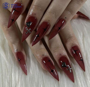 Mẫu nail đỏ mận mang phong cách cá tính dành cho các cô nàng &quot;chất chơi&quot; và hiện đại