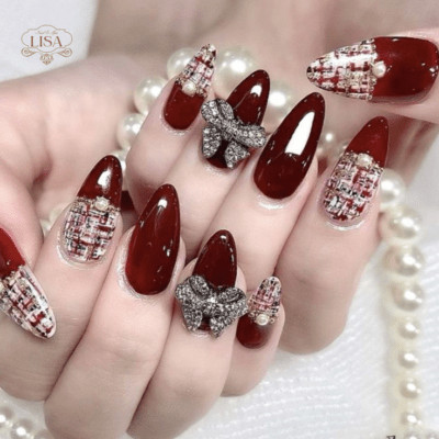Mẫu nail đỏ rượu đính charm