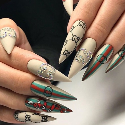 Mẫu nail độc đáo và ấn tượng, cần chăm sóc cẩn thận để bền đẹp