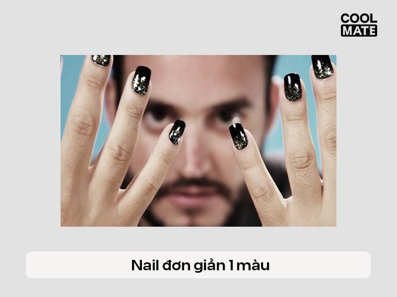 Mẫu nail đơn giản một màu, thường là đen hoặc xám, cho nam giới