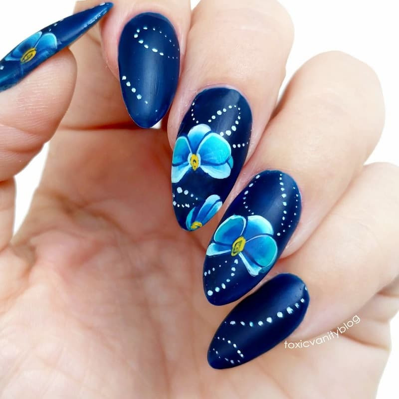 Mẫu nail hoa lan đơn giản