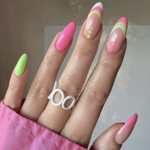 Mẫu nail kết hợp 2 màu xanh lá pastel và hồng ngọt ngào