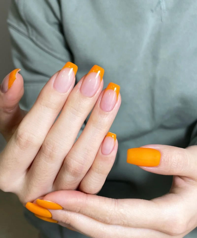 Mẫu nail màu cam kiểu Pháp hiện đại