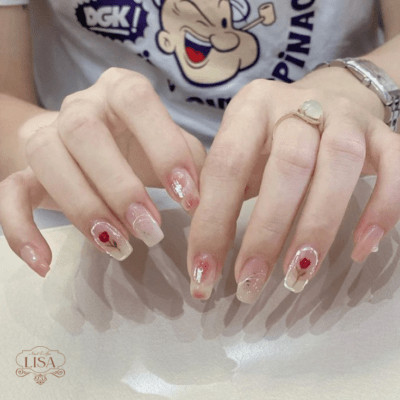 Mẫu nail màu hồng thạch với họa tiết hoa hồng tinh tế