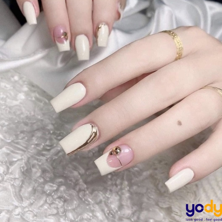 Mẫu nail màu sơn móng tay trắng sữa pha hồng ngọt ngào