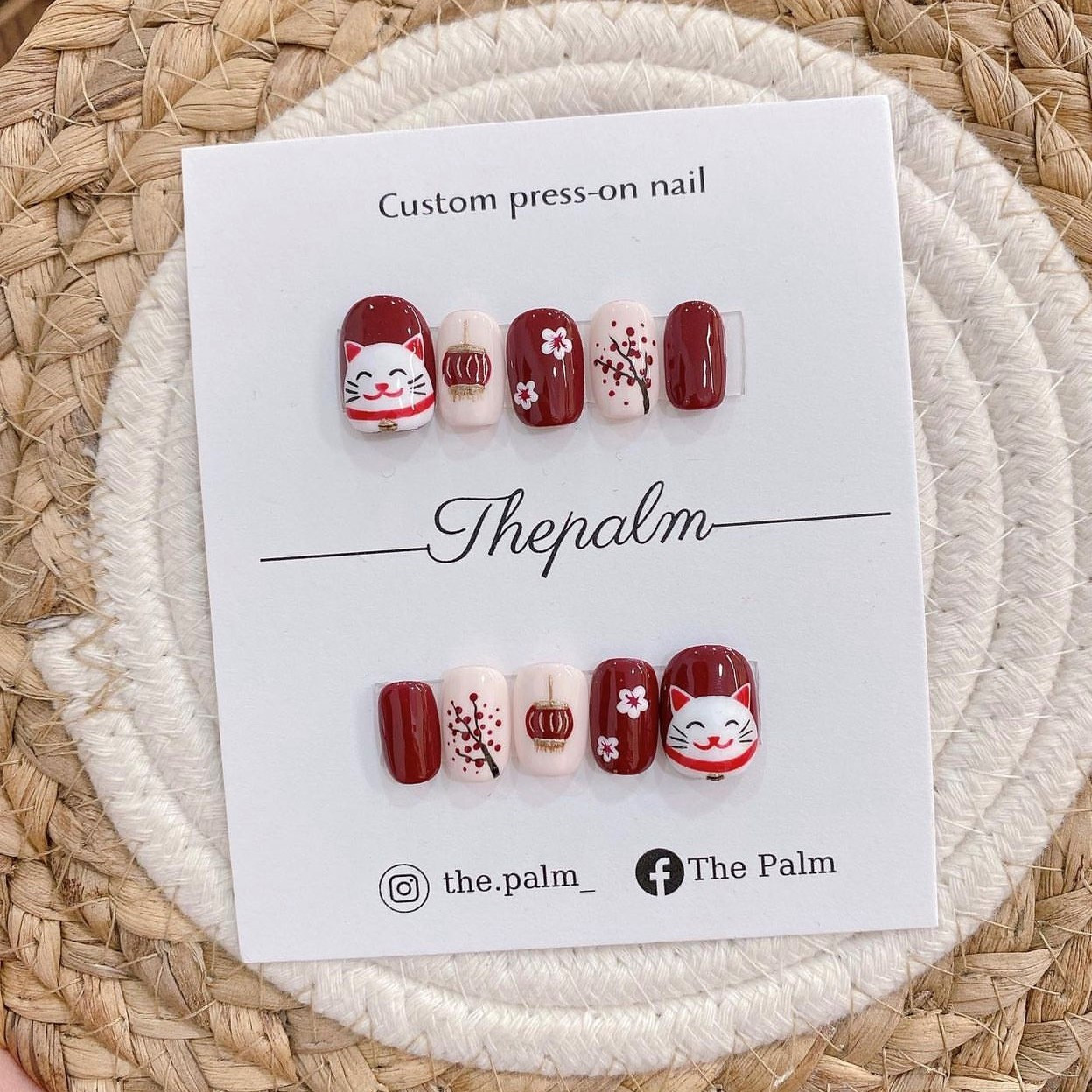 Mẫu nail mèo thần tài với chi tiết đồng xu may mắn