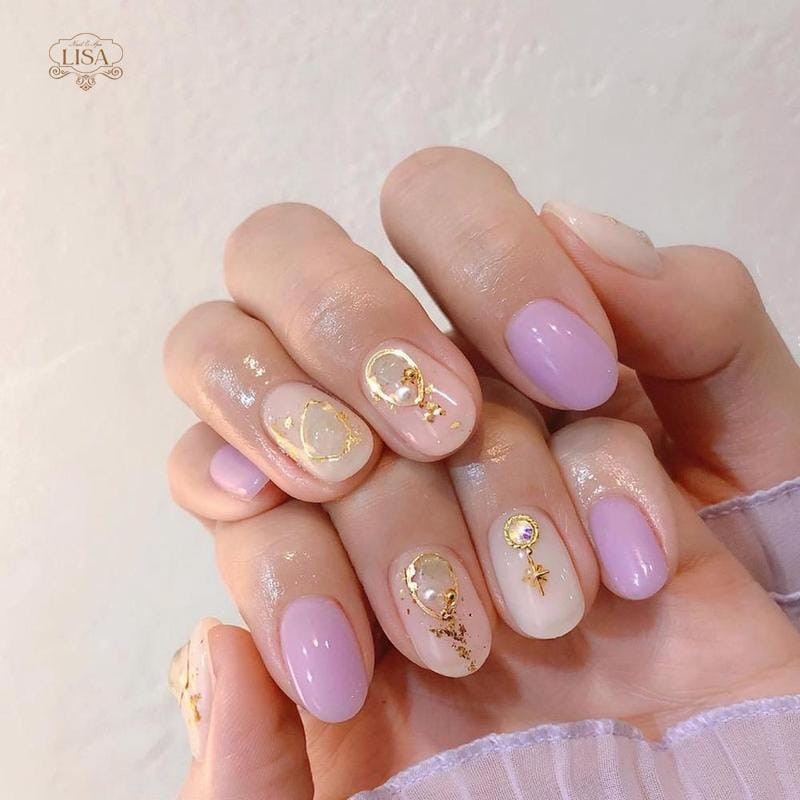 Mẫu nail nhũ với họa tiết ngọc trai thanh lịch