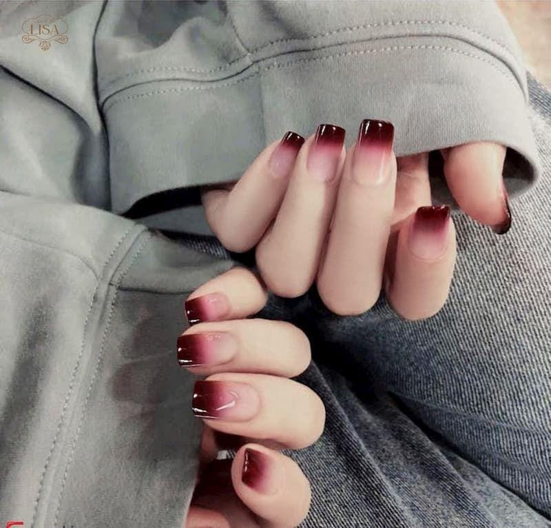 Mẫu nail Ombre đỏ phối đen đầy cá tính