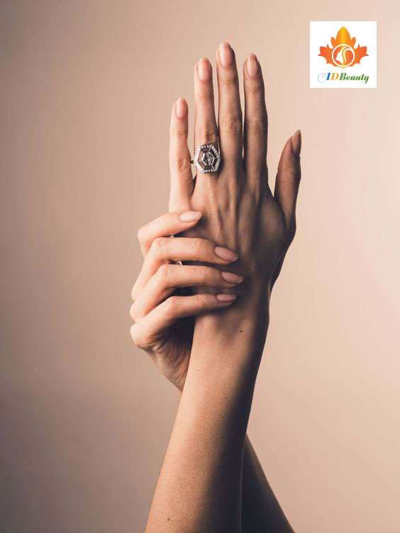 Mẫu nail ombre quyến rũ, cách chụp ảnh nail đẹp tập trung vào chuyển màu
