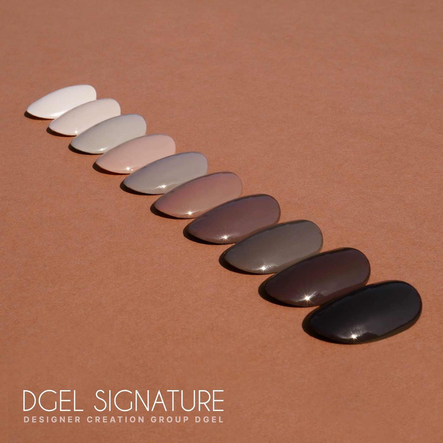 Mẫu nail sơn gel màu nâu vàng caramel tinh tế