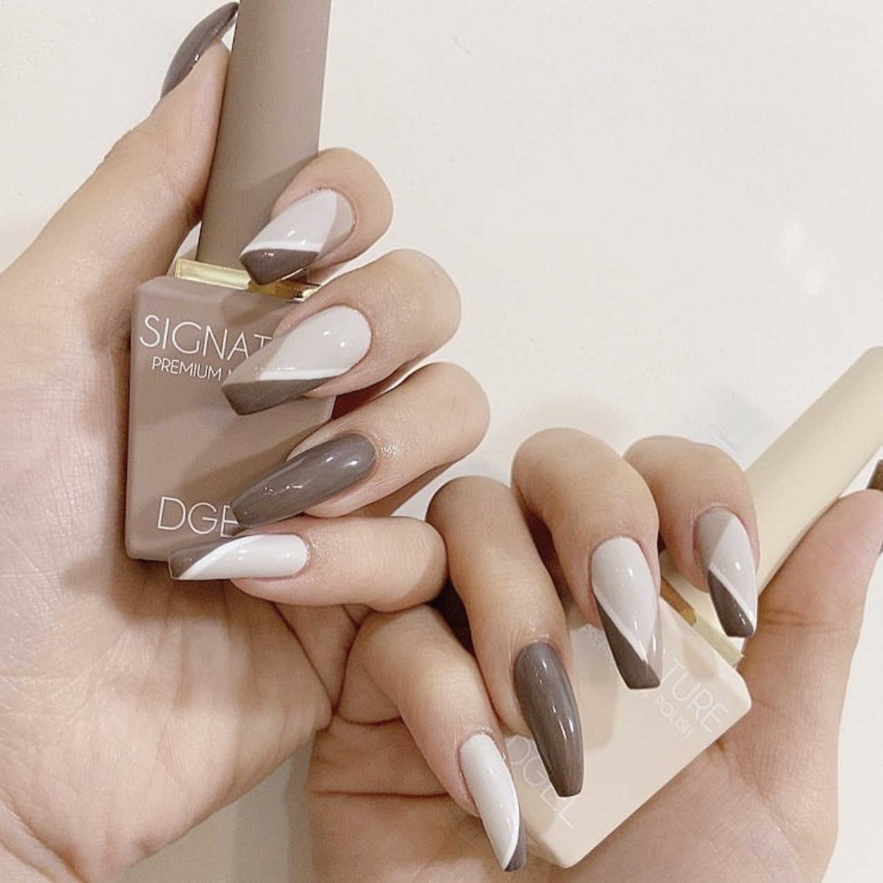 Mẫu nail sơn gel thạch màu nâu vàng sữa trong trẻo, ấm áp