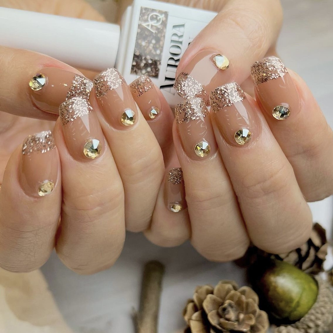 Mẫu nail sơn gel thạch màu nâu vàng trong trẻo, tự nhiên