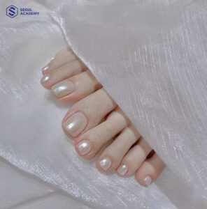 Mẫu nail sơn ngọc trai trắng không cầu kỳ nhưng vẫn thu hút