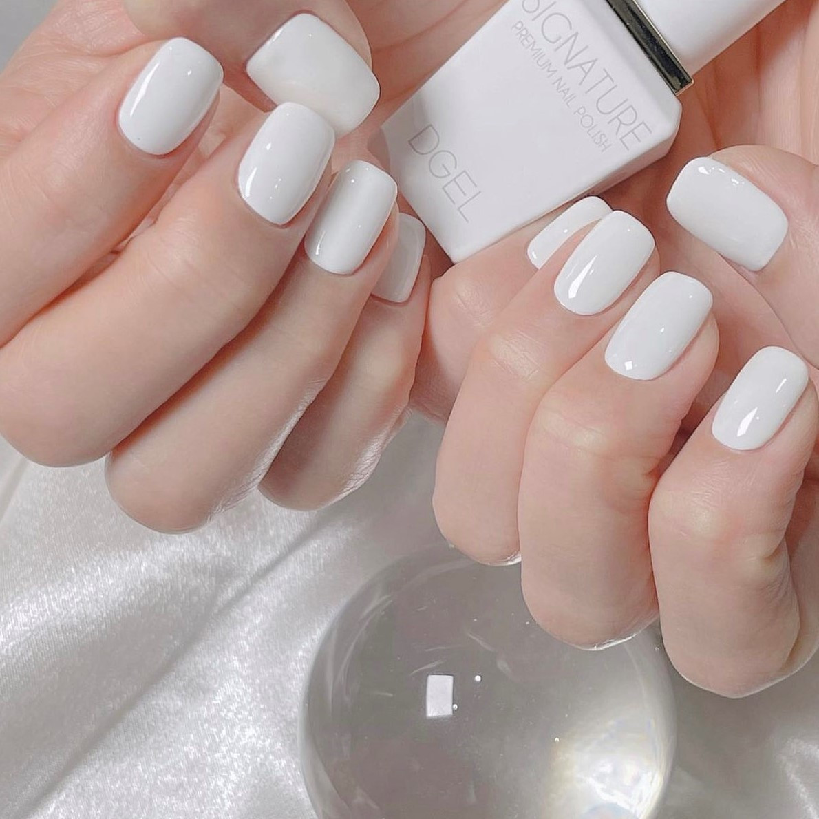 Mẫu nail trắng trong suốt sơn trơn bóng