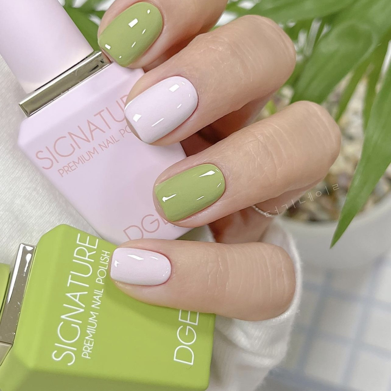 Mẫu nail xanh ngọc bích trơn, bóng nhẹ nhàng