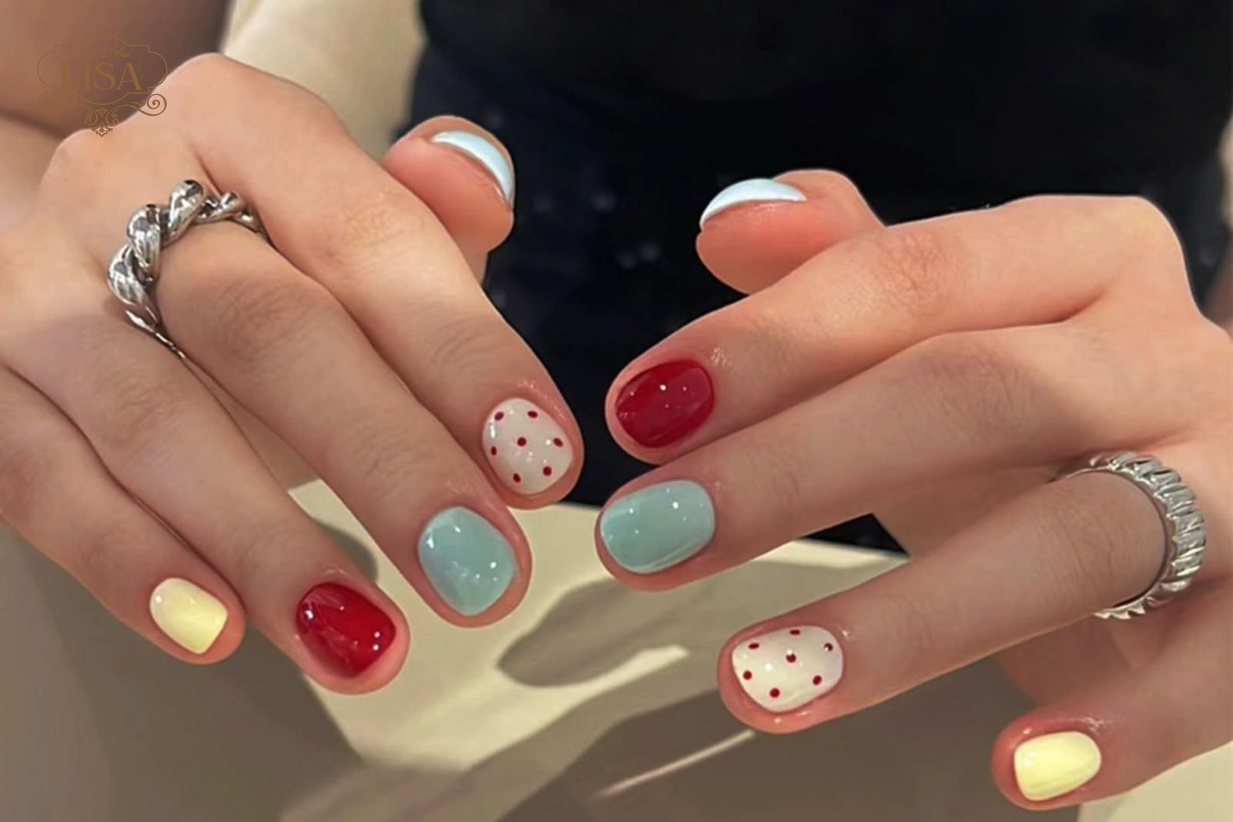 Màu sắc và hiệu ứng đa dạng của sơn móng tay gel mang lại vẻ đẹp rực rỡ