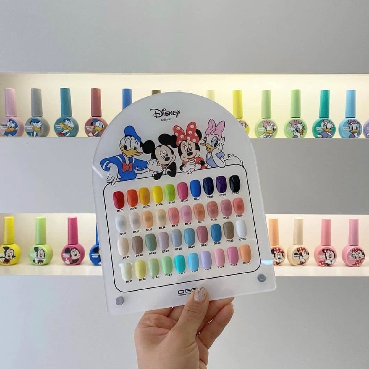Mẫu vẽ móng tay hình chuột Mickey đáng yêu