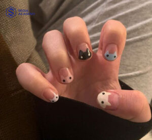 Mẫu vẽ móng tay hình mèo đơn giản nhưng tinh nghịch với tông màu pastel