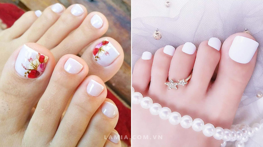 Móng chân đẹp màu trắng tinh khôi, làm nền cho các họa tiết và làm nổi bật làn da.