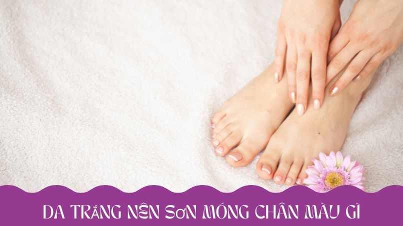 Móng chân màu trắng hồng pastel cho da trắng sáng