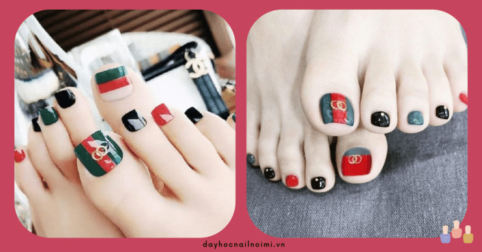 Móng chân màu xanh dương Gucci sang chảnh