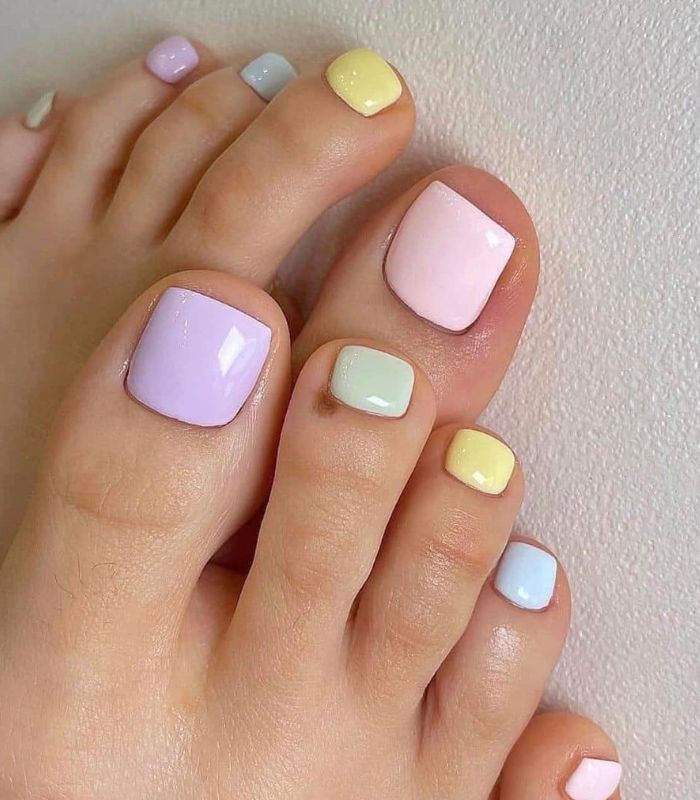 Móng chân pastel nhiều màu độc đáo và nhẹ nhàng
