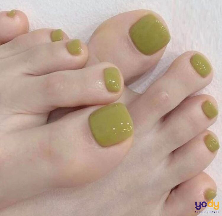 Móng chân xanh rêu pastel thanh khiết