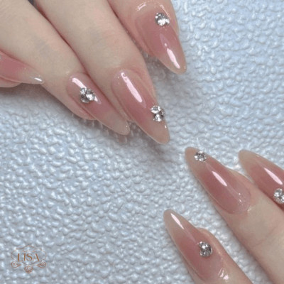 Móng hồng thạch đính đá nhỏ xinh