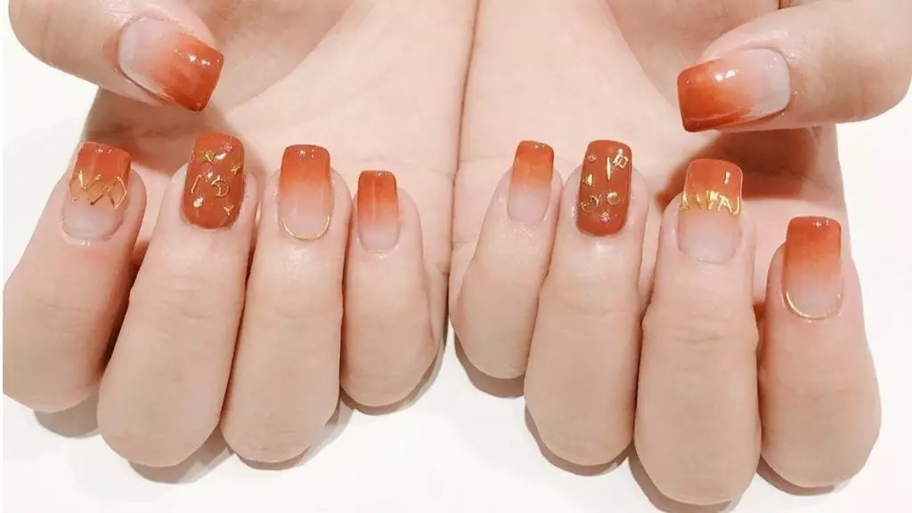 móng tay 2/9 cam đỏ tươi sáng