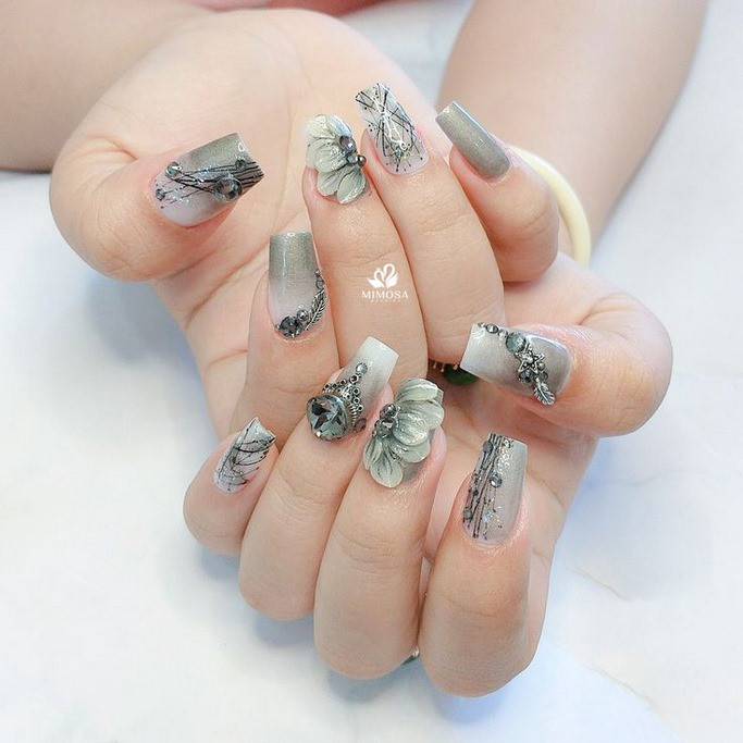 Móng tay cô dâu đính hoa 3D tinh tế