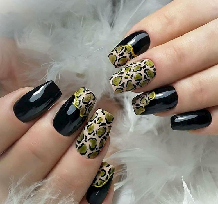 Móng tay da beo với nền xanh rêu cá tính và độc đáo