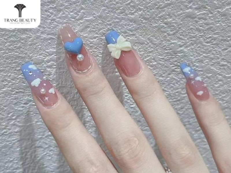 móng tay đính nơ dễ thương cho học sinh