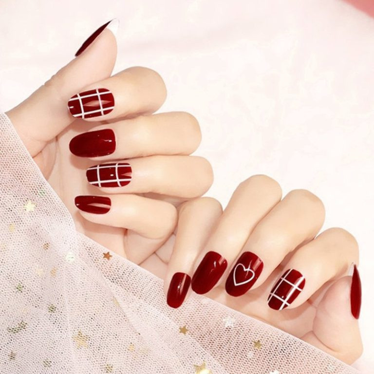 Móng tay đỏ đất phong cách Hàn Quốc