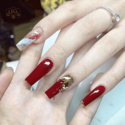 Móng tay đỏ rượu sơn thạch đính đá