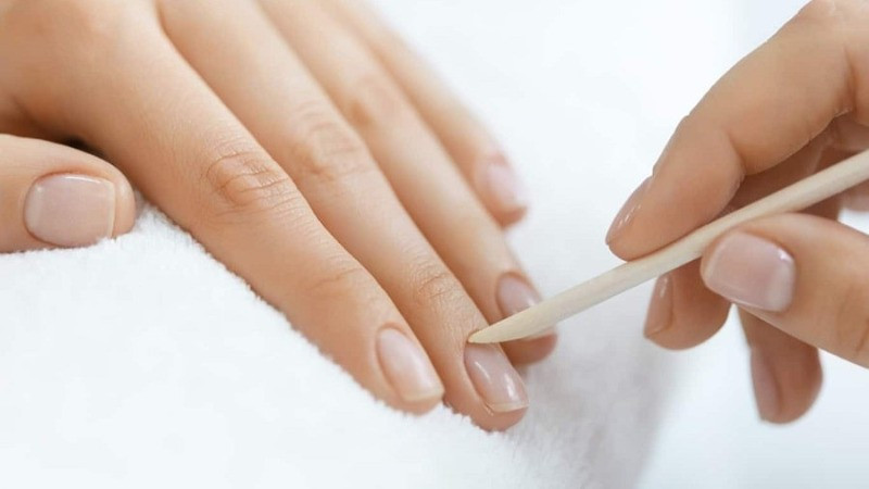 Móng tay được làm sạch và cắt tỉa cẩn thận