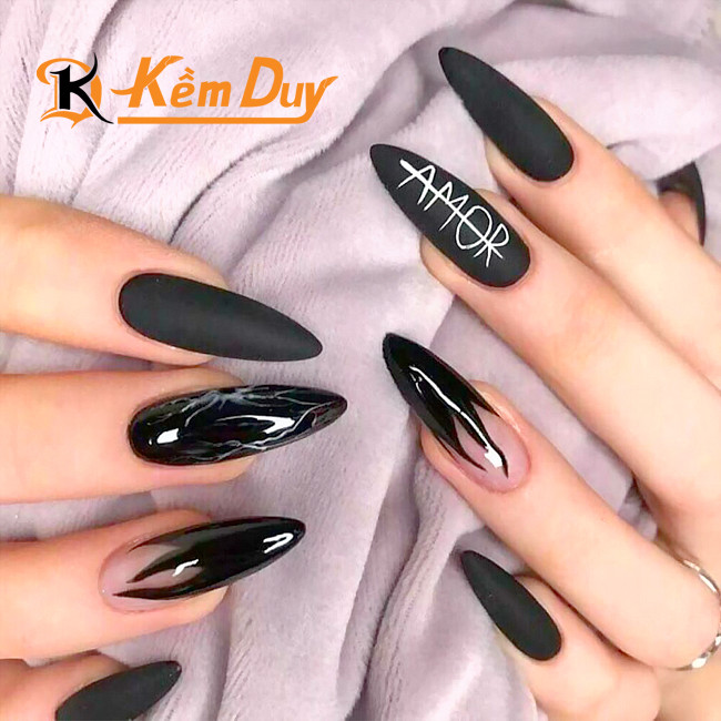 Móng tay form nhọn đầy quyến rũ, cá tính và thu hút ánh nhìn.