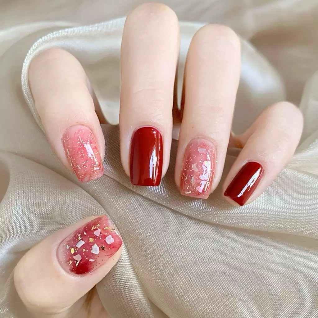 Móng tay giả màu thạch đỏ cherry quyến rũ
