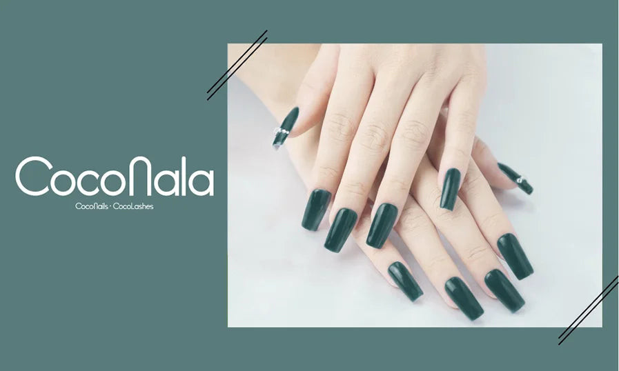 Móng tay giả màu xanh biển đơn giản kết hợp kim tuyến và đính đá nhỏ