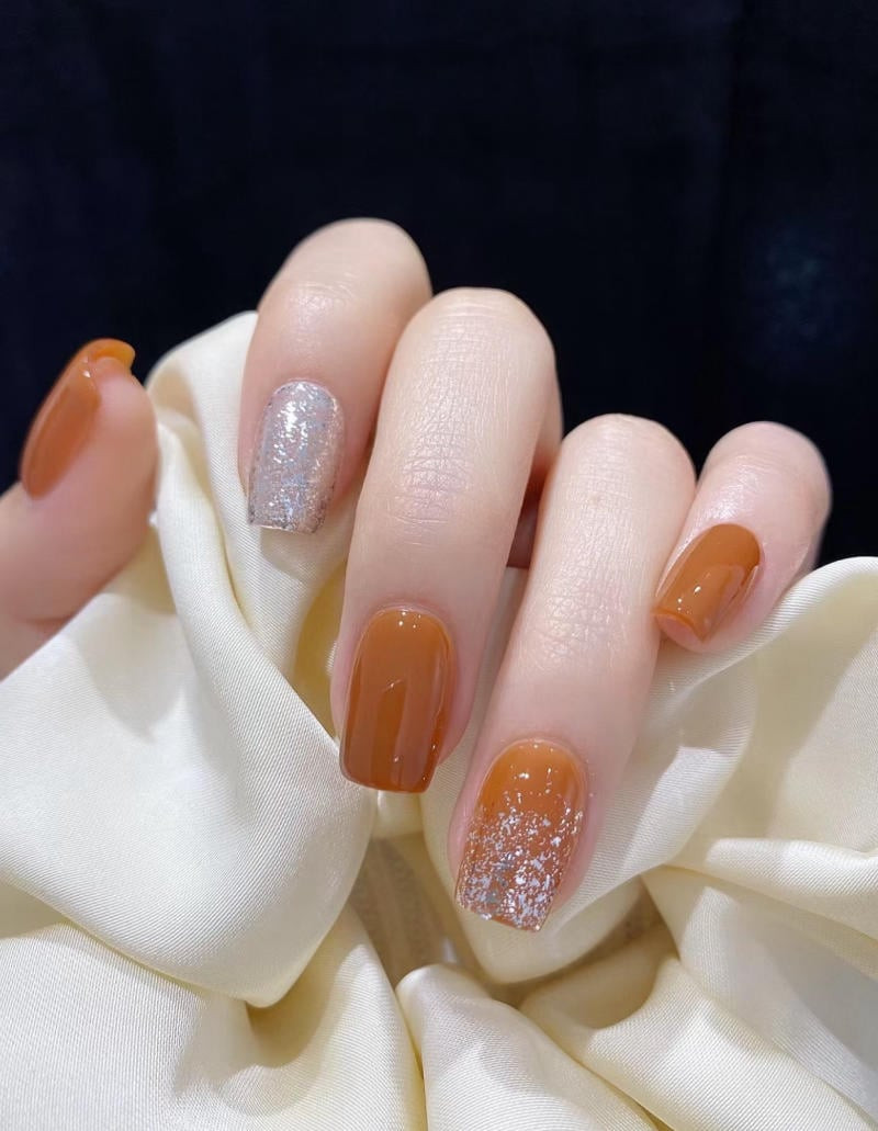 Móng tay màu cam tươi sáng