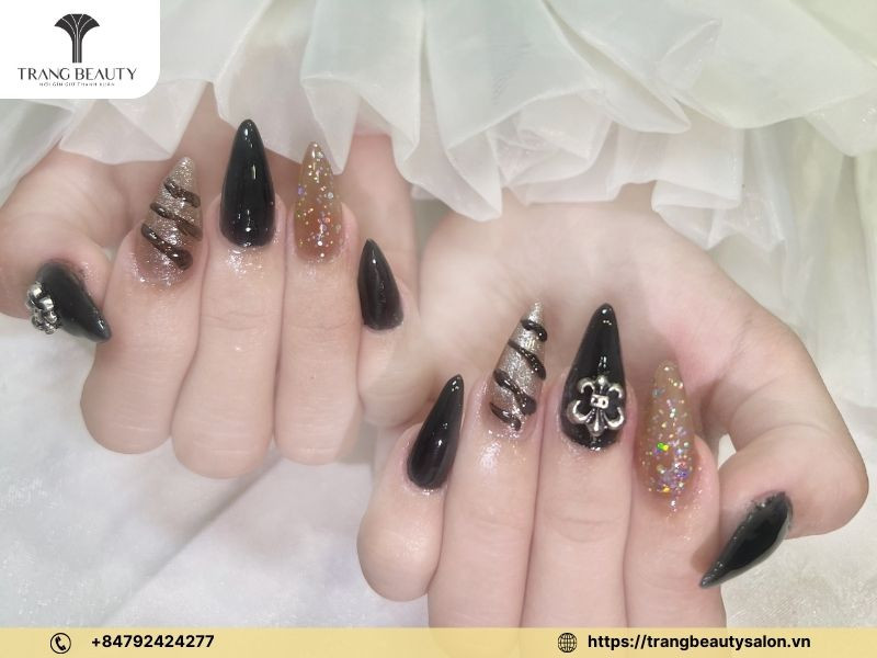 Khám Phá Các Mẫu Vẽ Hoa Móng Tay Đẹp Tuyệt Mỹ Cho Phái Nữ Móng tay nâu vẽ hoa tinh tế và thanh lịch
