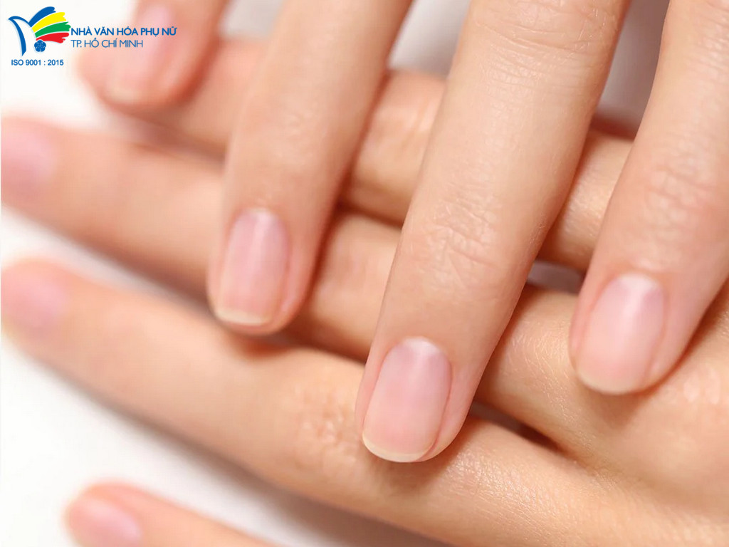 Móng tay sạch sẽ, gọn gàng sau khi cắt da chết móng tay đúng kỹ thuật